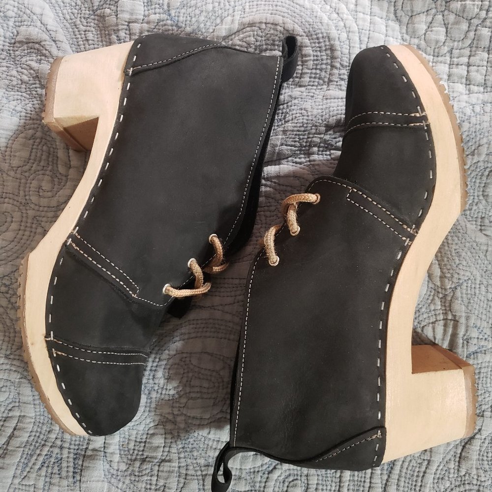 Sandgrens Chukka Cap Toe Clogs in Black, Size 42